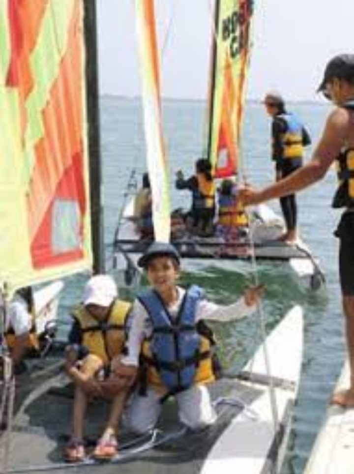 CCI4 – Voyage Scolaire : Aventure en Catamaran à Al Hoceïma